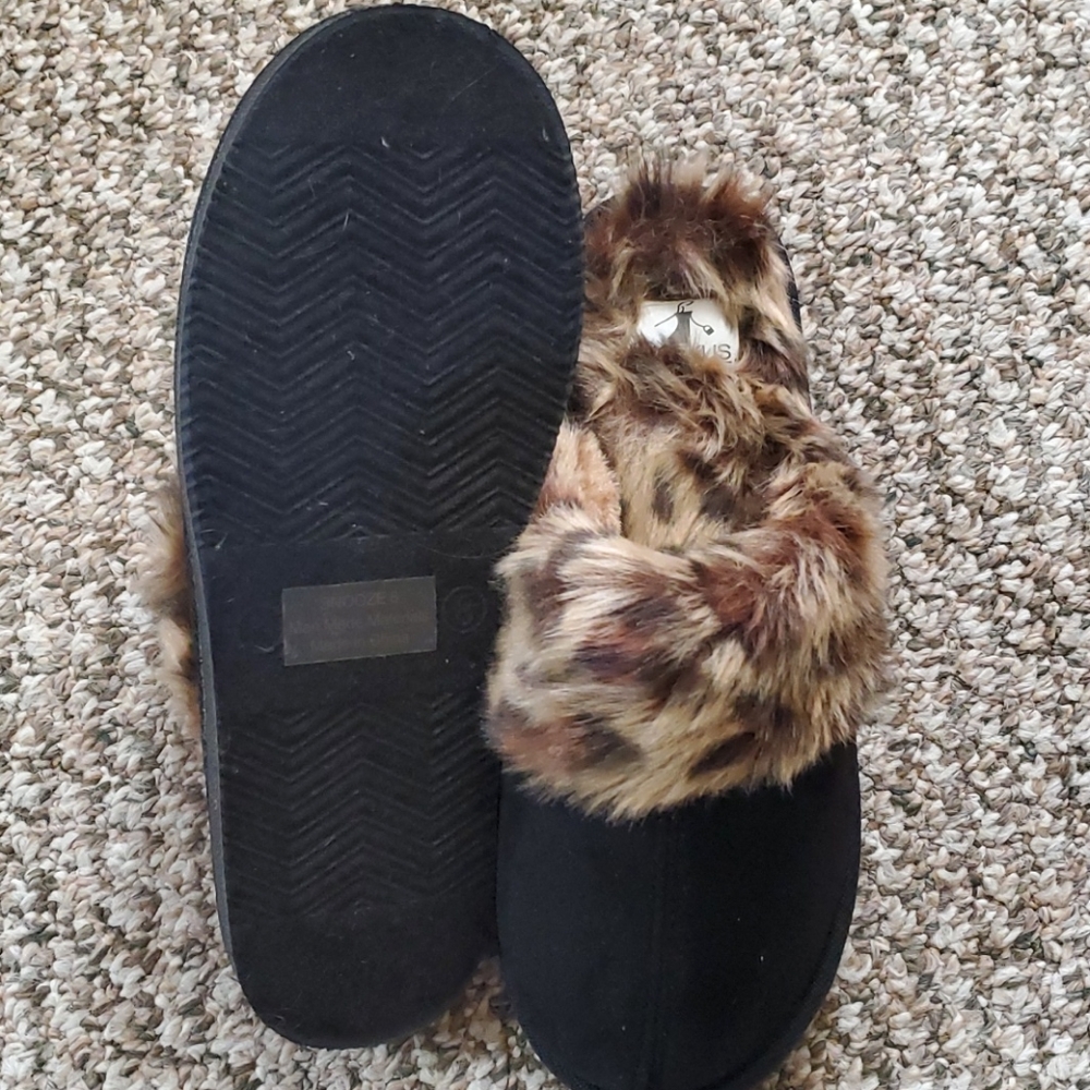 Slippers - Picture 2 of 3